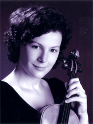 Image of Cordelia Hagmann holding Violin