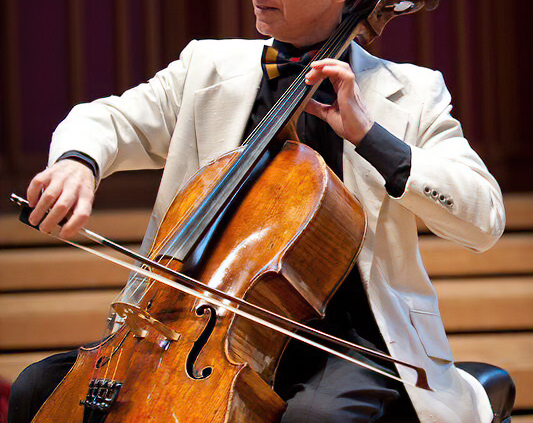 Yehuda Hanani playing cello on stage