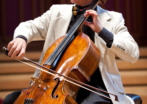 Image of Yahuda Hanani Playing the Cello