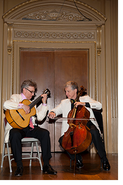 Photograph of Eliot Fisk and Yehuda Hanani Playing Music